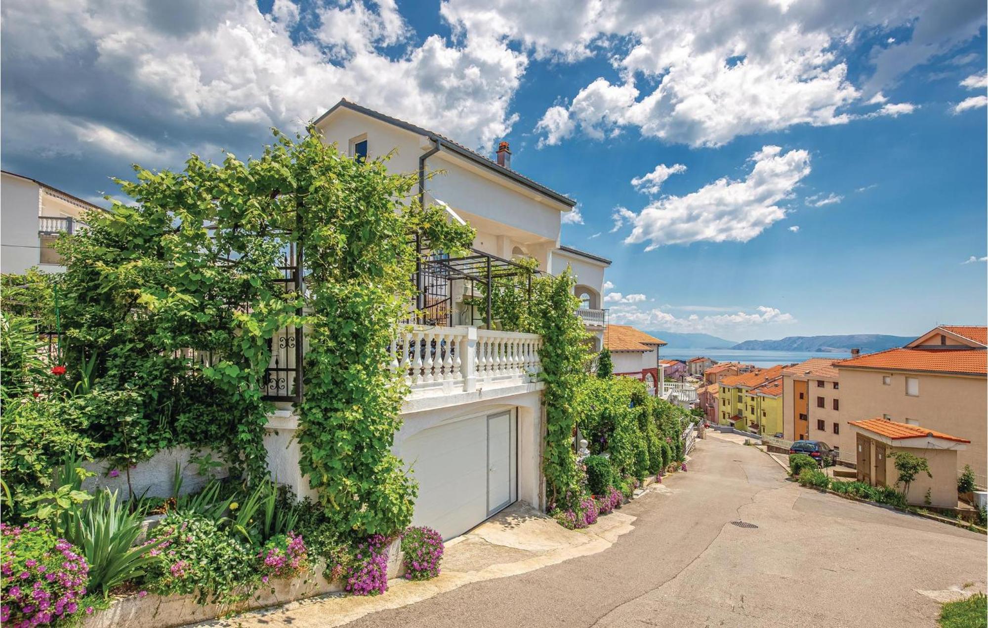 Stunning Apartment In Crikvenica With Wifi Luaran gambar